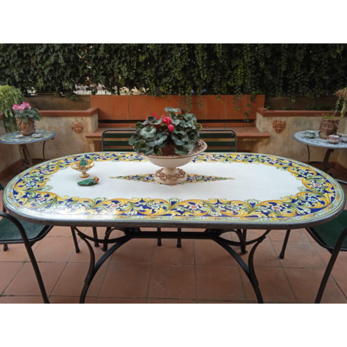 Tavolo in Pietra Lavica ovale "Ornato"