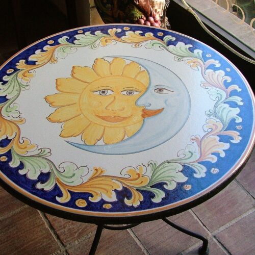 Tavolo in Pietra Lavica tondo "Ornato" con Sole e Luna