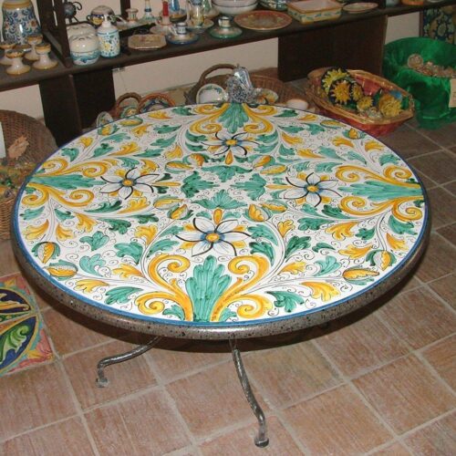 Tavolo in Pietra Lavica tondo "Ornato"