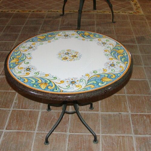 Tavolo in Pietra Lavica tondo "Ornato"