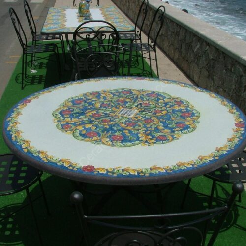 Tavolo in Pietra Lavica tondo "Ornato"