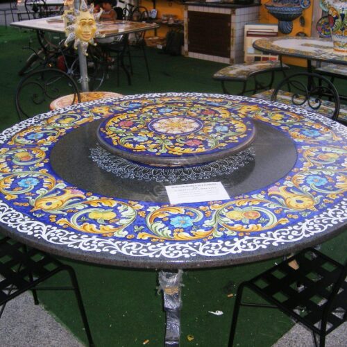 Tavolo in Pietra Lavica tondo "Ornato" con centrotavola girevole