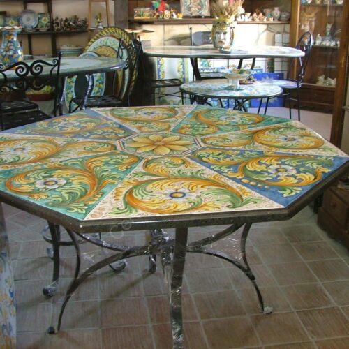 Tavolo in Pietra Lavica ottagonale "Ornato"