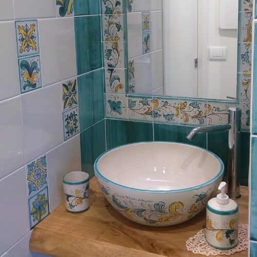Bagno in muratura in ceramica di Caltagirone "Ornato"
