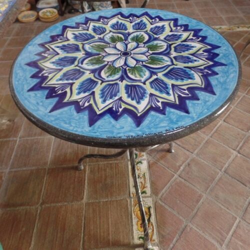 Tavolo in Pietra Lavica tondo "Arabesco"