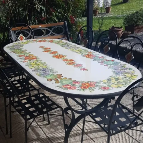 tavolo-pietra-lavica-decorato-ilrustico-caltagirone