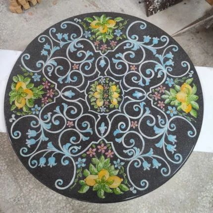 tavolo-pietra-lavica-decorato-ilrustico-caltagirone