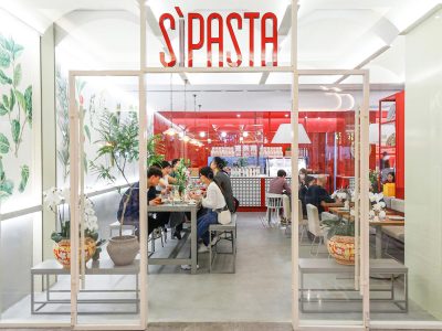 Sipasta-restaurant-pechino-ingresso-vasi-in-ceramica-di-caltagirone-ilrustico